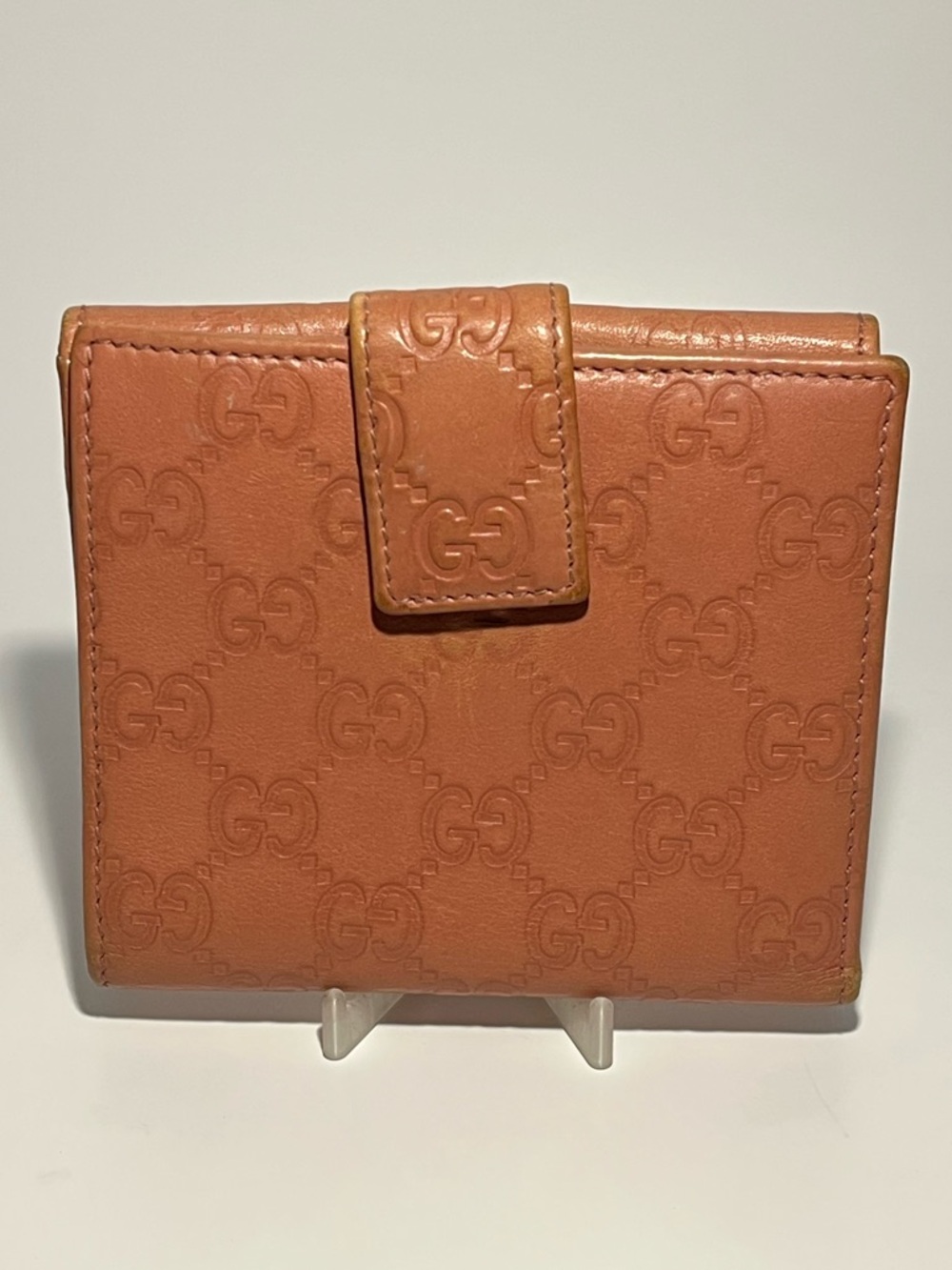 Gucci Compact Bifold Wallet GG Embossed Pink Shima Leather with Gold Charm - Picture 2 of 11